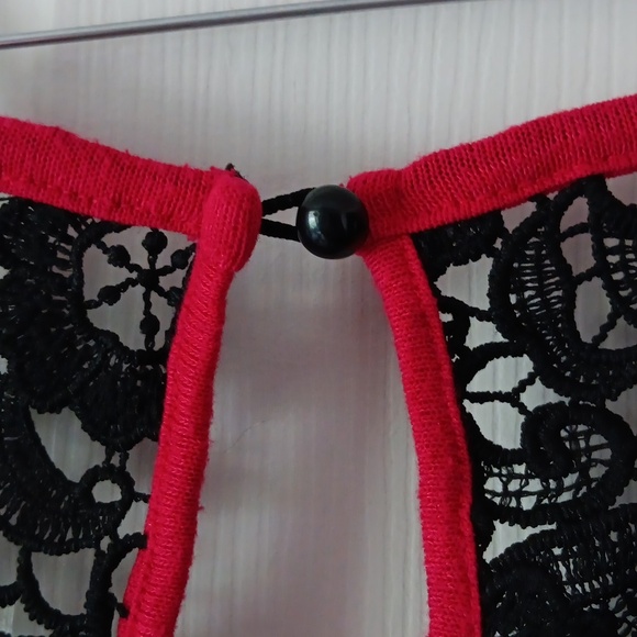 Torrid Knit Cranberry V-Neck Black Lace Inset Size 2 - Picture 5 of 10